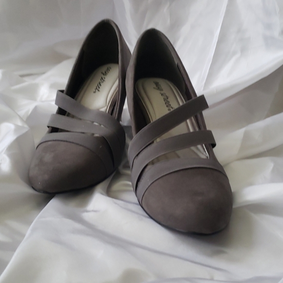 Shoes - Picture 6 of 8